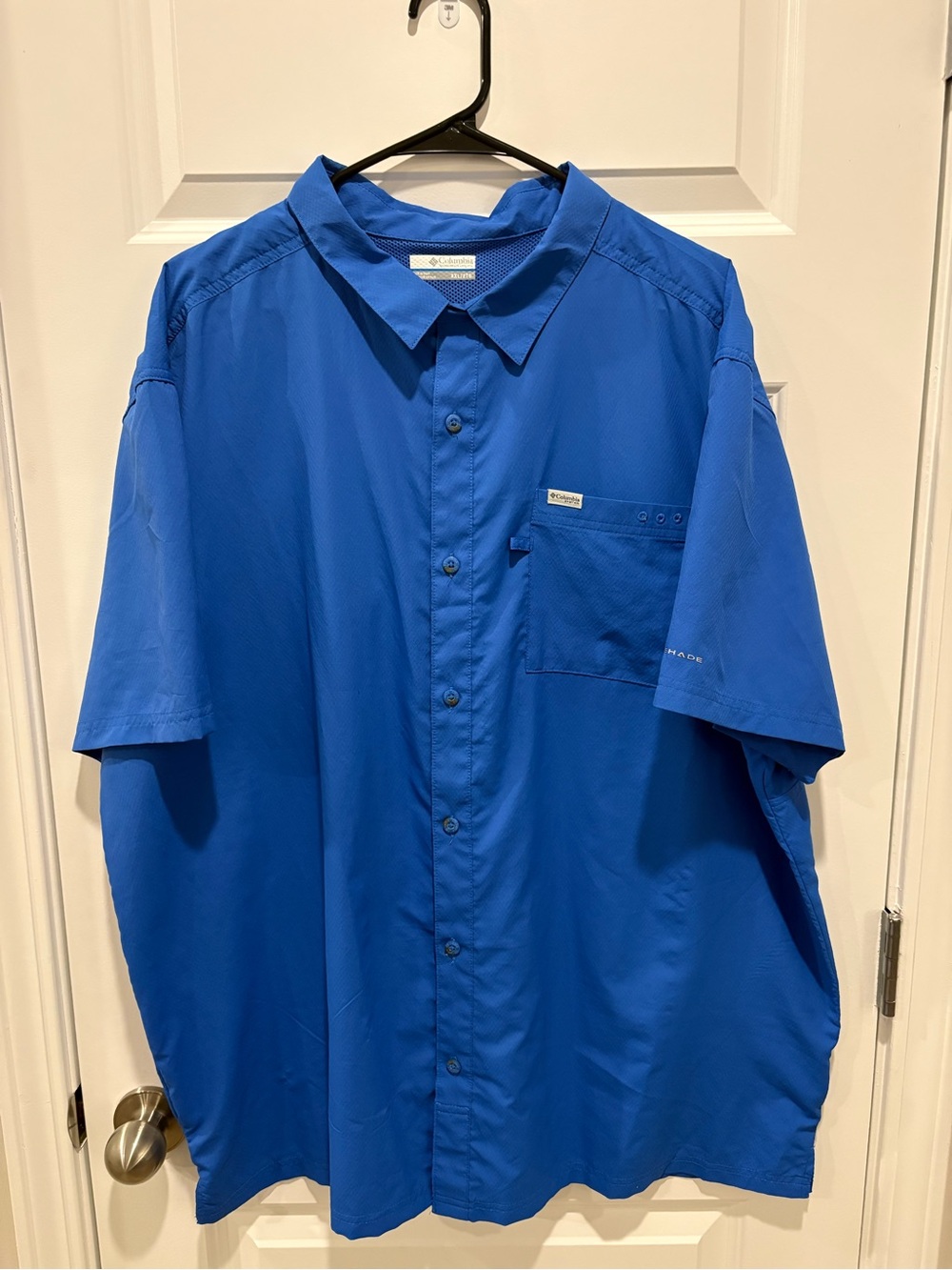 Columbia Men’s Short-Sleeve Button-Down Shirt in Royal Blue